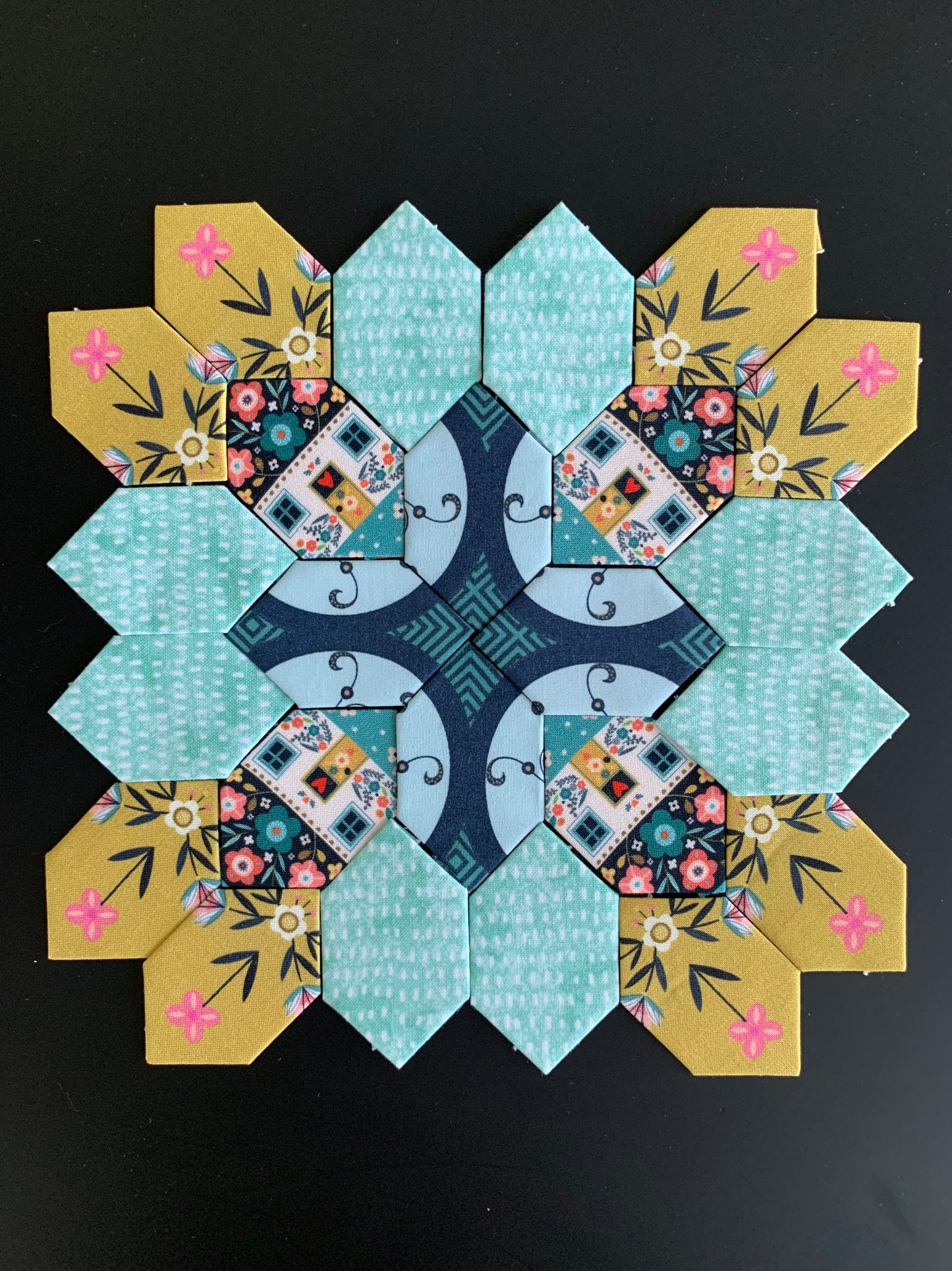 Houses & Flowers #8 Patchwork of the Cross Block Kit