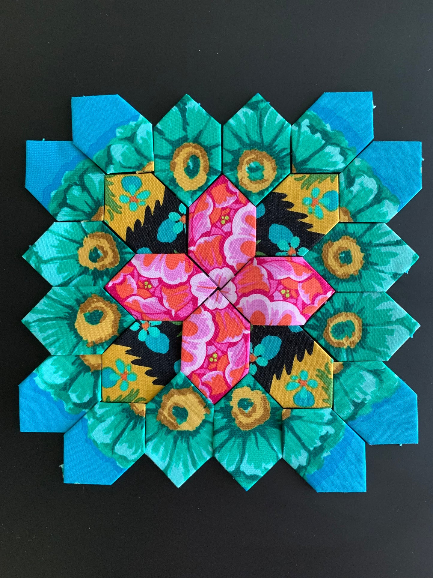 Flower Ring #10 Patchwork of the Cross Block Kit