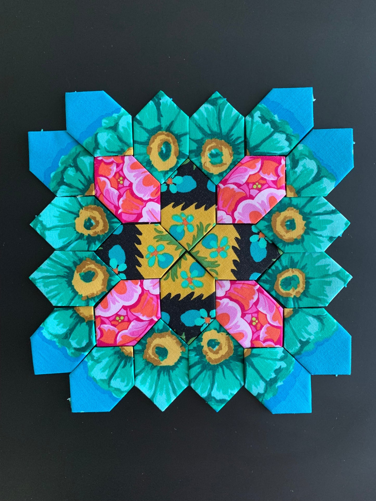 Flower Ring #10 Patchwork of the Cross Block Kit