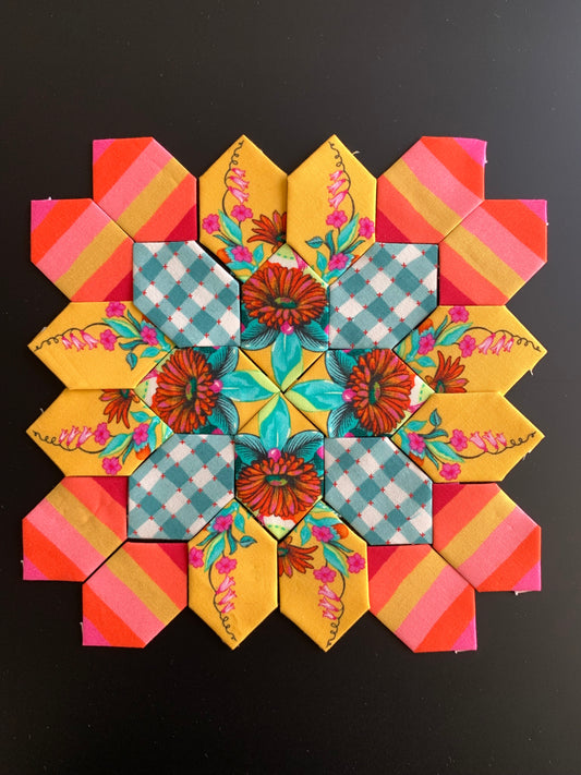 Meet Alice #26 Patchwork of the Cross Block Kit